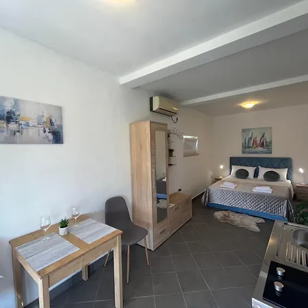 Apartment Studio Apartment *