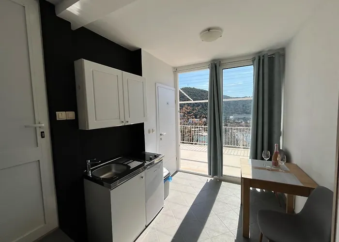 Studio Apartment *